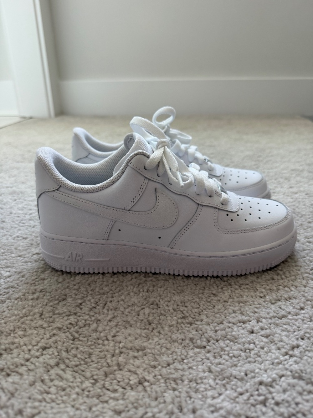 Nike Air Force 1 ’07 White Sneakers Women’s Size 8 With Box